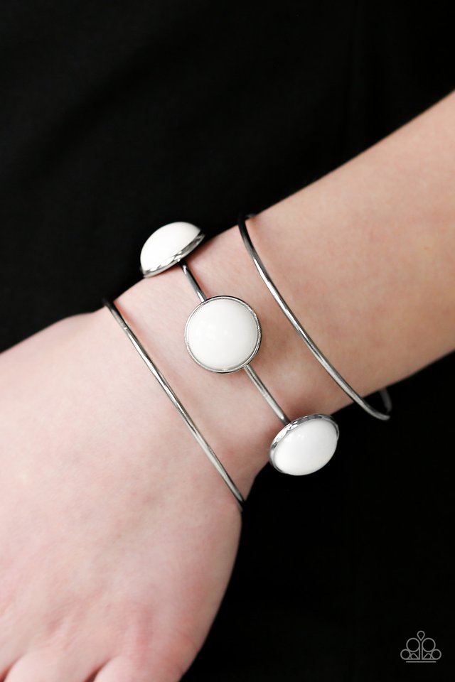 Paparazzi ♥ Lush Lagoon - White ♥ Bracelet