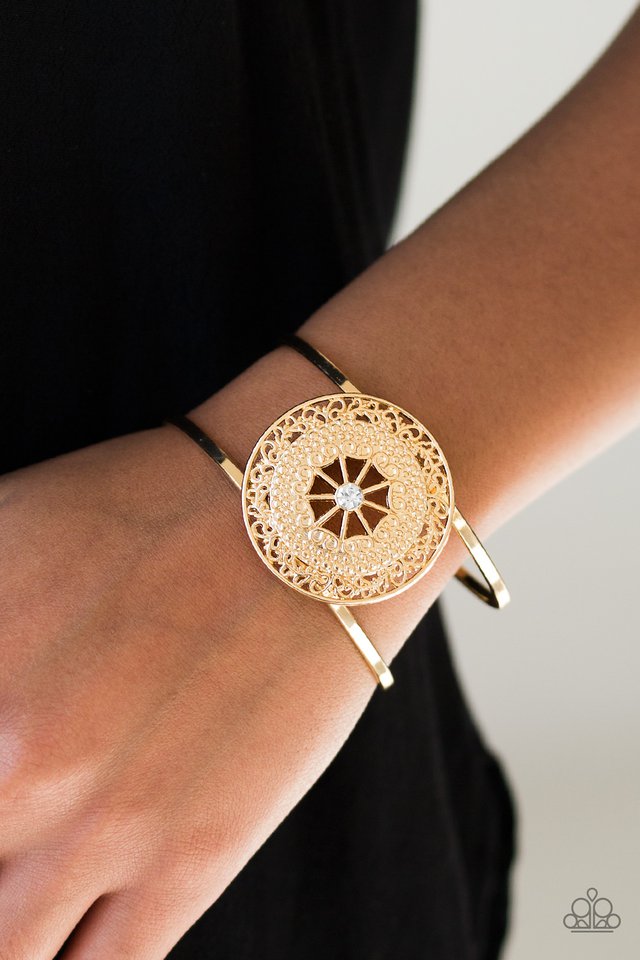 Paparazzi ♥ Cool Compass - Gold ♥ Bracelet