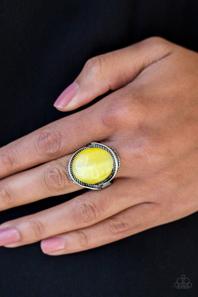 Paparazzi ♥ GLOW But Sure - Yellow ♥ Ring