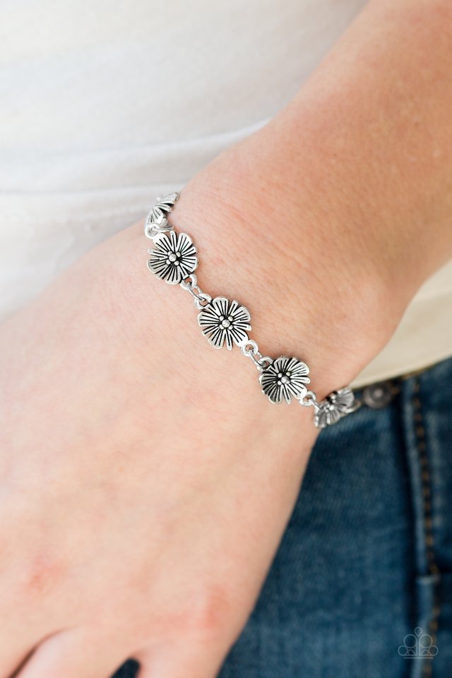 Paparazzi ♥ Poppy Posh - Silver ♥ Bracelet