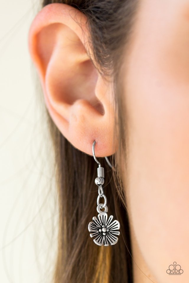 Paparazzi ♥ Poppin Poppies - Silver ♥ Necklace