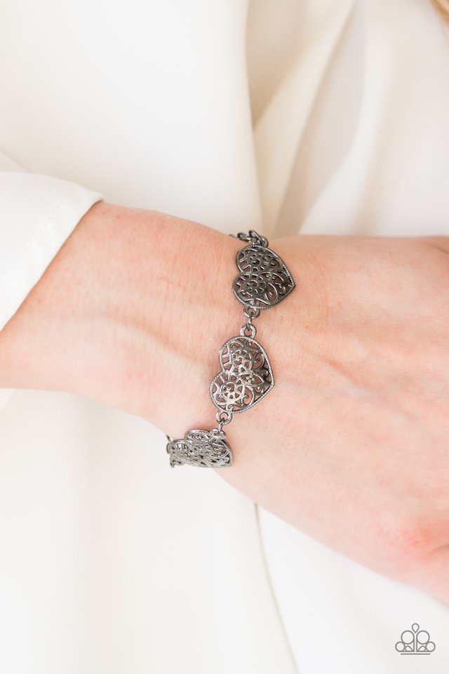 Paparazzi ♥ Fond Of Hearts - Black ♥ Bracelet