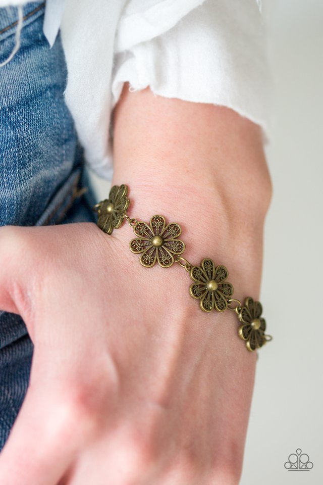 Paparazzi ♥ Pollen Count - Brass ♥ Bracelet