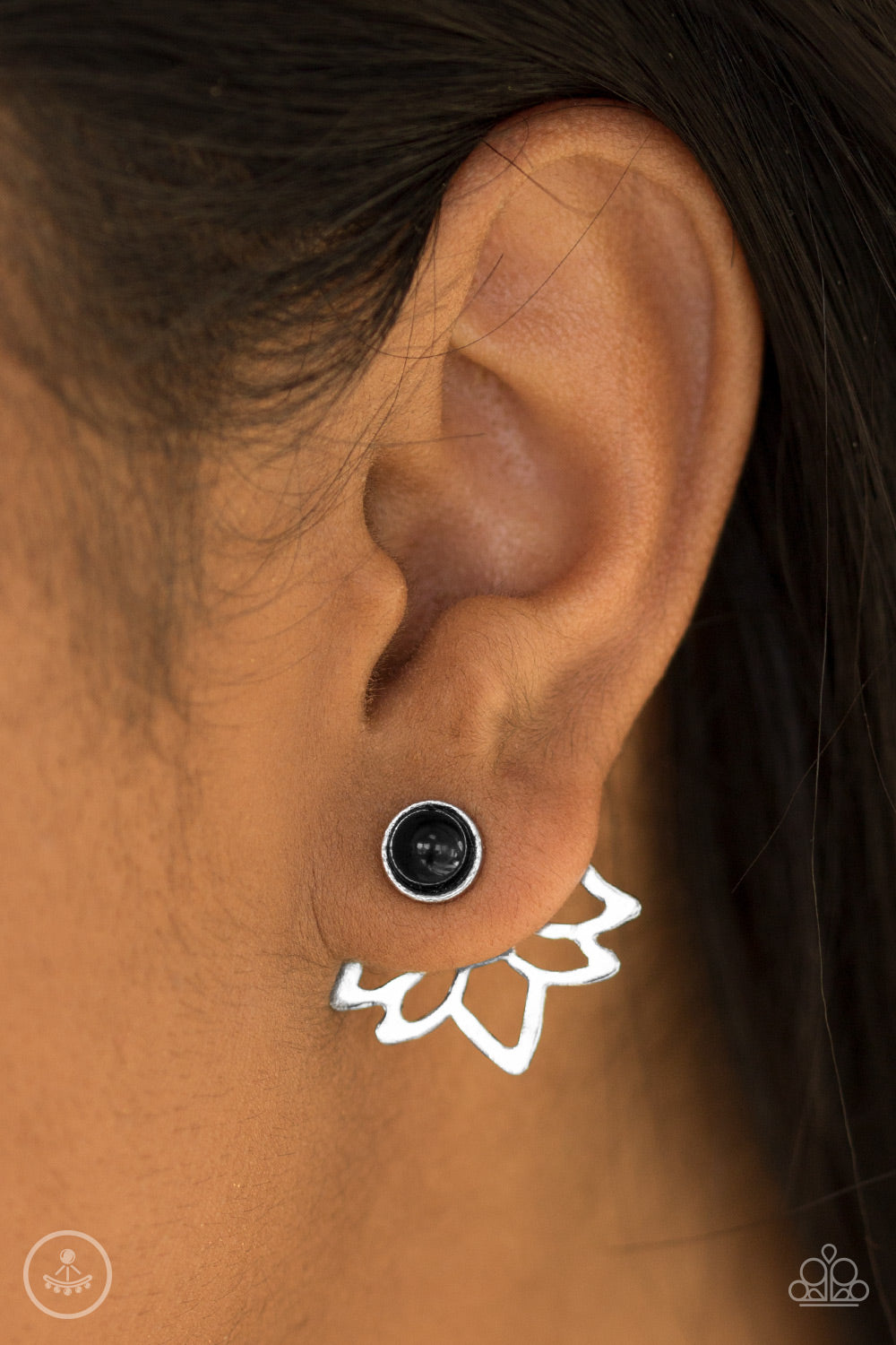Paparazzi ♥ Lotus Breeze - Black ♥ Post Earrings