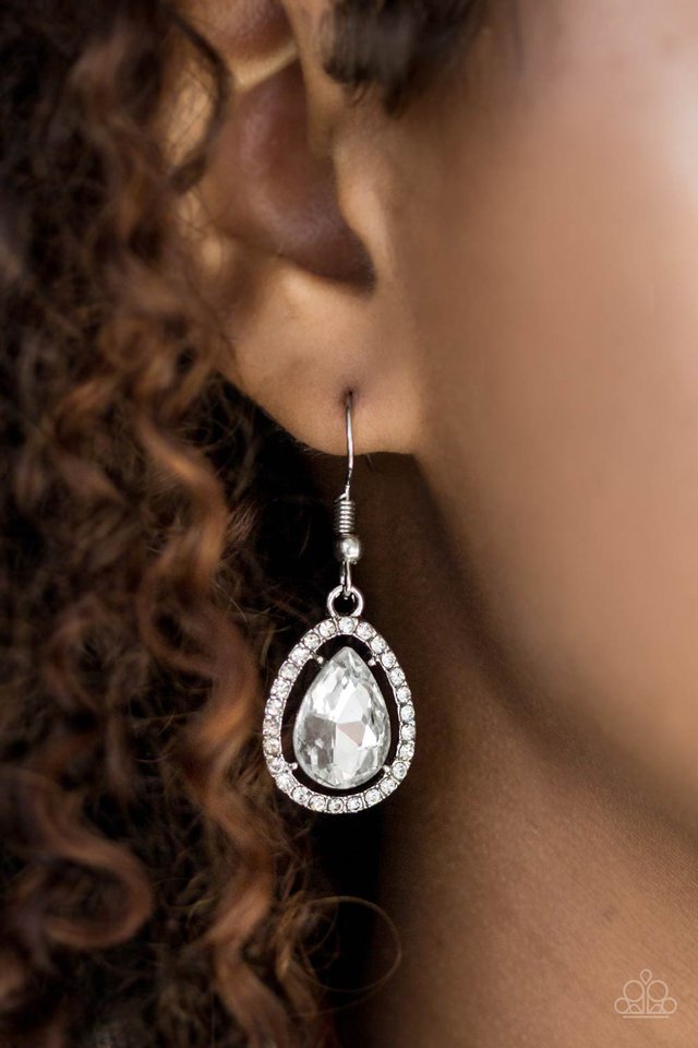 Paparazzi ♥ A One-GLAM Show - White ♥ Earrings