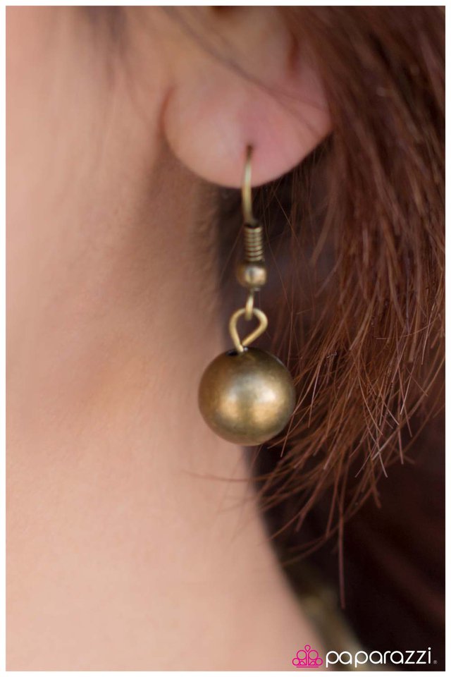 Paparazzi ♥ Man the Machine - Brass ♥ Necklace