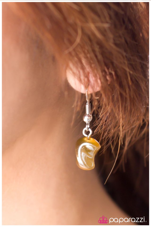 Paparazzi ♥ On The Wire - Yellow ♥ Necklace