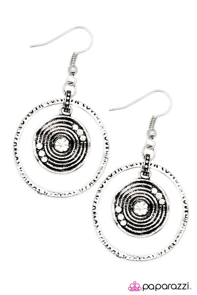 Paparazzi ♥ Spellbound - Silver ♥ Earrings