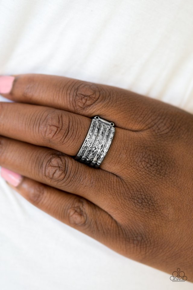 Paparazzi ♥ Texture Timbre - Black ♥ Ring