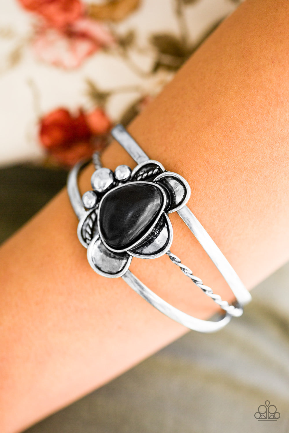 Paparazzi ♥ Sahara Sunflowers - Black ♥ Bracelet