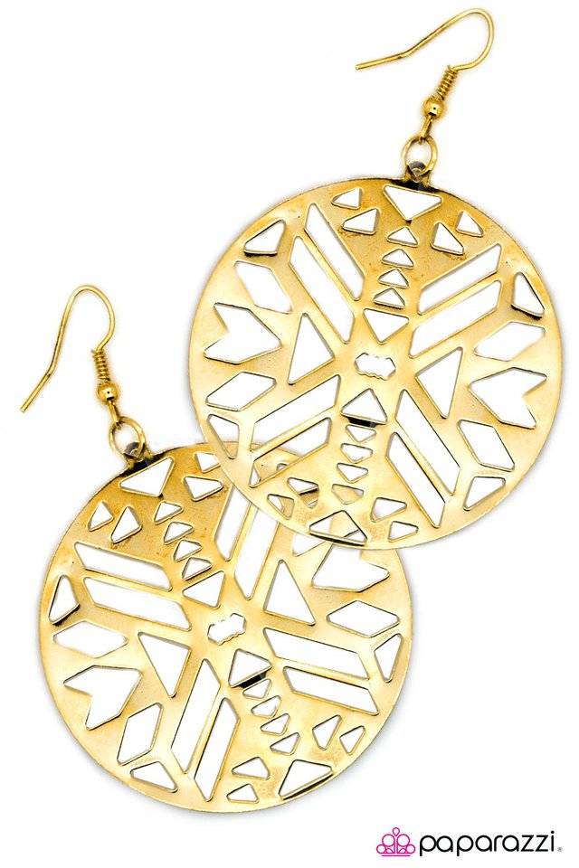 Paparazzi ♥ Dangerously Chic - Gold ♥ Earrings