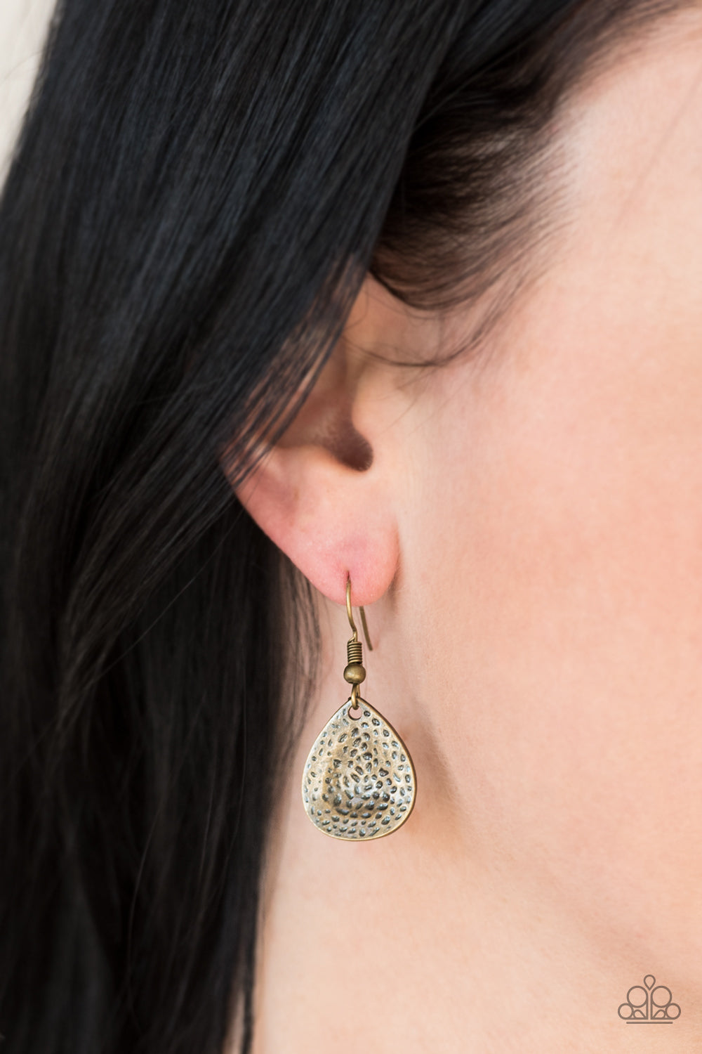 Paparazzi ♥ Storm Goddess - Brass ♥ Necklace