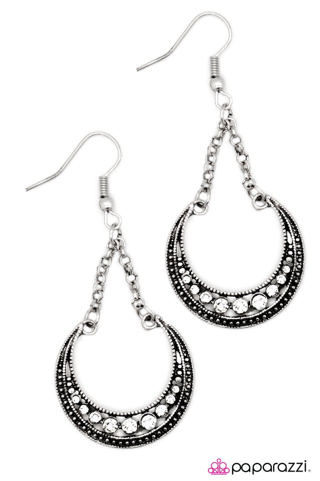 Paparazzi ♥ Hanging On Every Breath - Silver ♥ Earrings