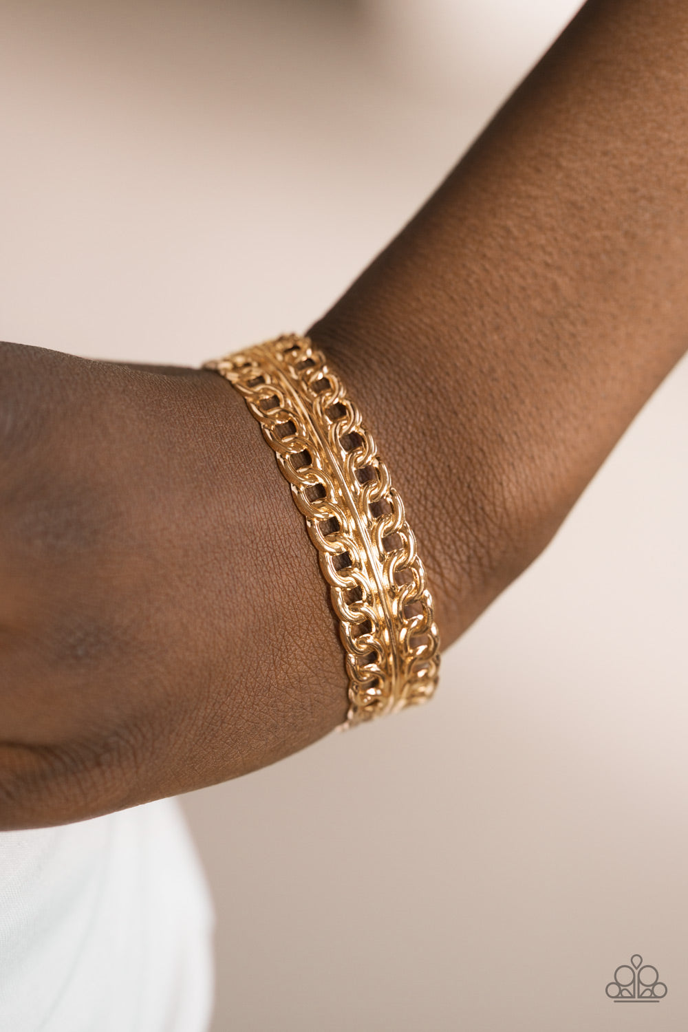 Paparazzi ♥ Progressive Movement - Gold ♥ Bracelet