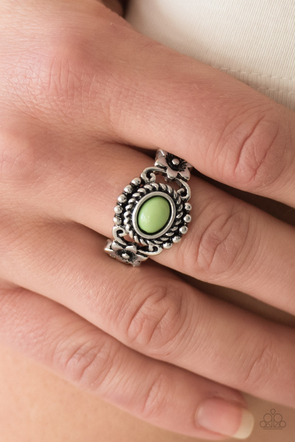 Paparazzi ♥ All Summer Long - Green ♥ Ring