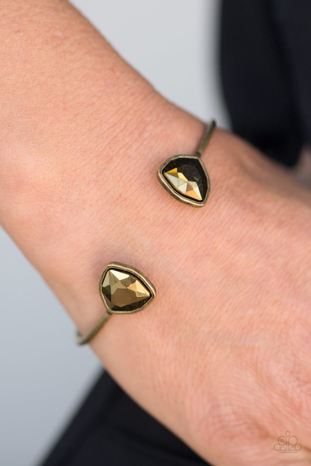 Paparazzi ♥ Stunning Standout - Brass ♥ Bracelet