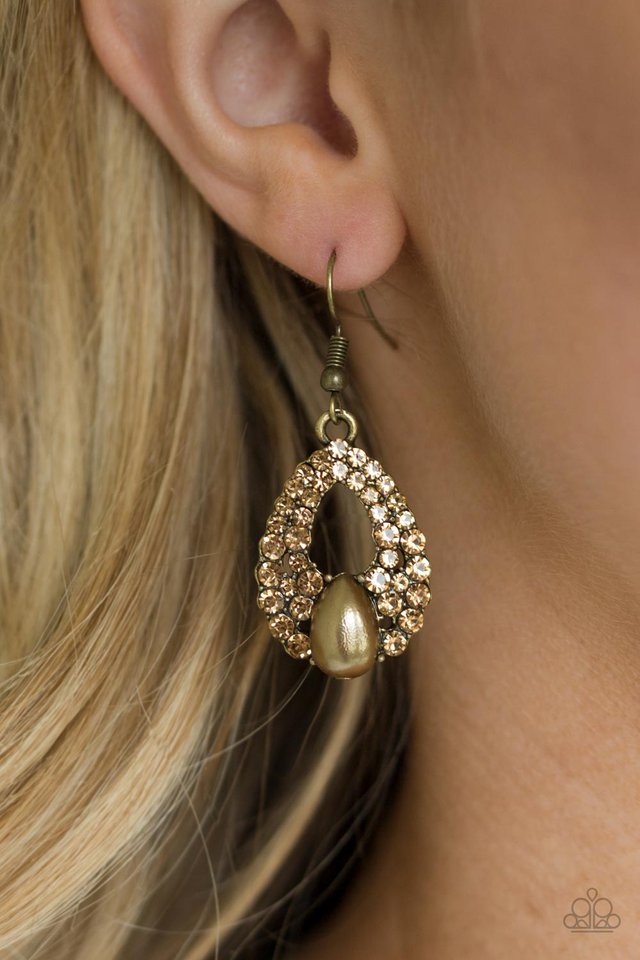 Paparazzi ♥ Share The Wealth - Brass ♥ Earrings