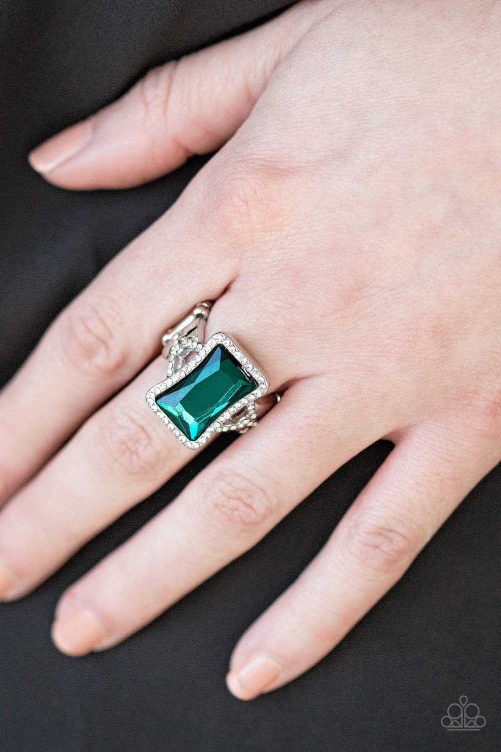 Paparazzi ♥ Glamour Icon - Green ♥ Ring