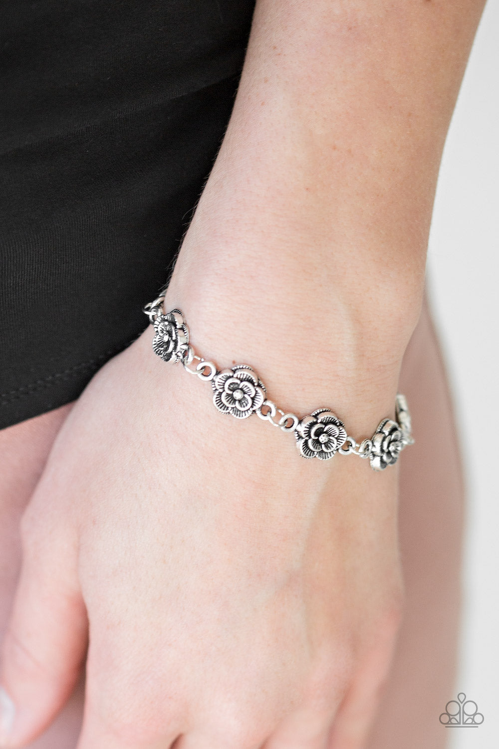 Paparazzi ♥ Wildflower Wonderland - Silver ♥ Bracelet