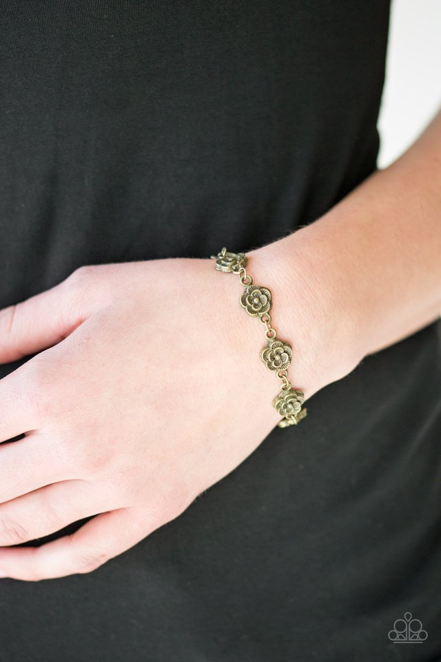 Paparazzi ♥ Wildflower Wonderland - Brass ♥ Bracelet