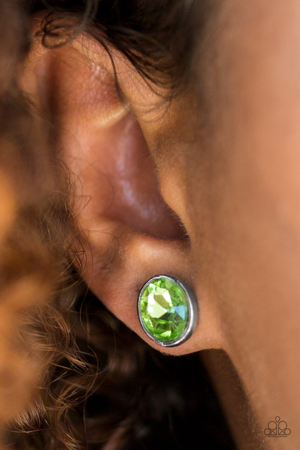 Paparazzi ♥ Stunning Shine - Green ♥ Post Earrings