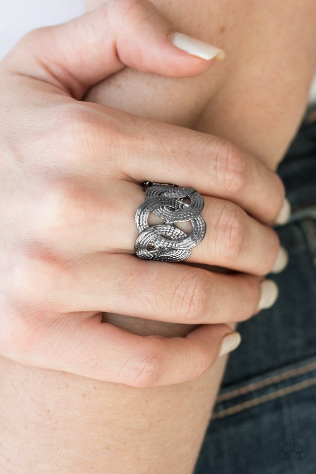 Paparazzi ♥ Radical Radius - Black ♥ Ring