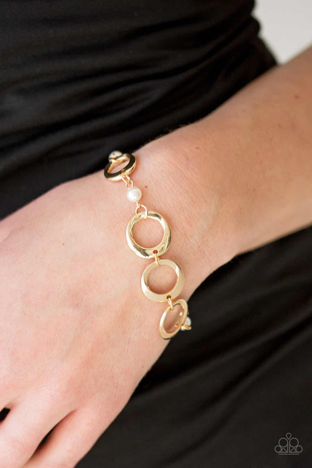 Paparazzi ♥ Poised and Polished - Gold ♥ Bracelet