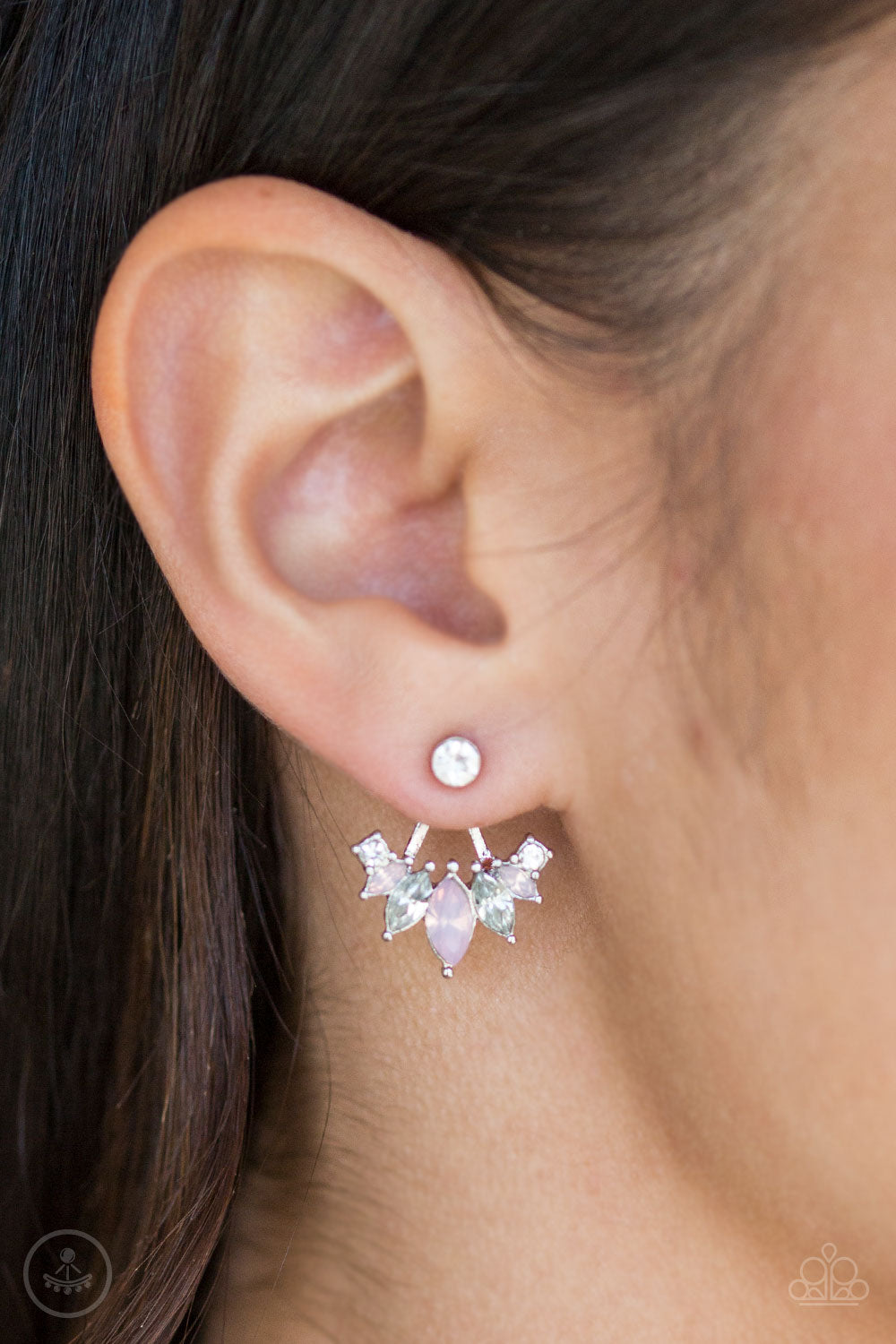 Paparazzi ♥ Chicest Of Them All - Pink ♥ Post Earrings