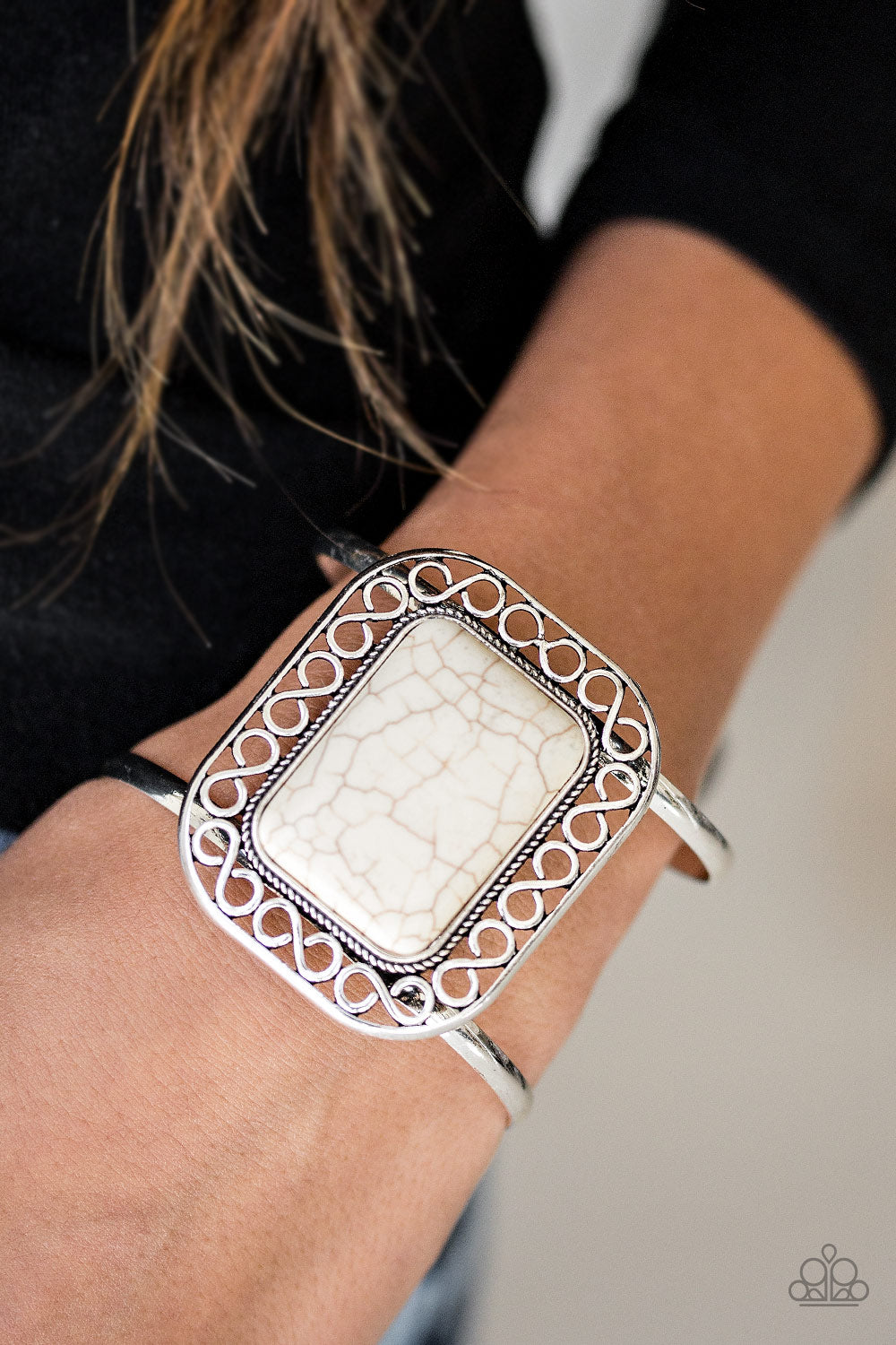 Paparazzi ♥ PLAINS and Simple - White ♥ Bracelet