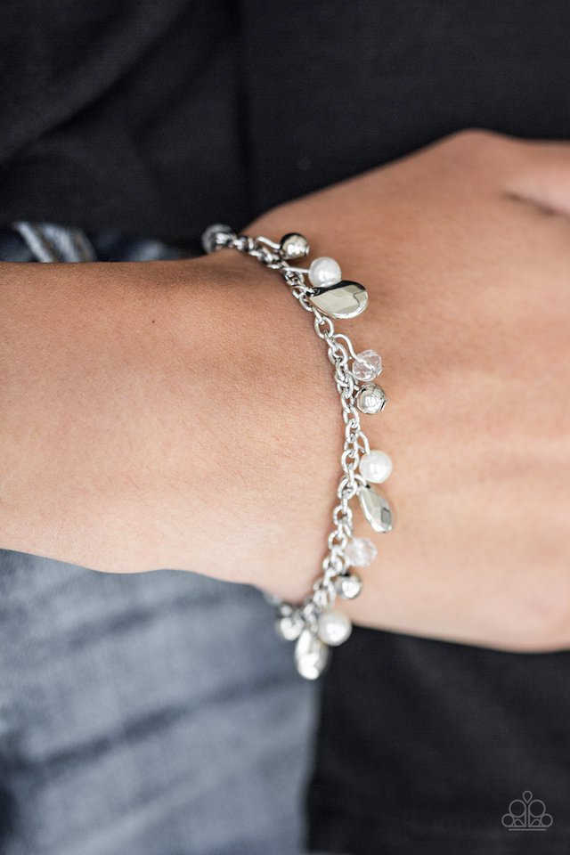 Paparazzi ♥ Modestly Midsummer - White ♥ Bracelet