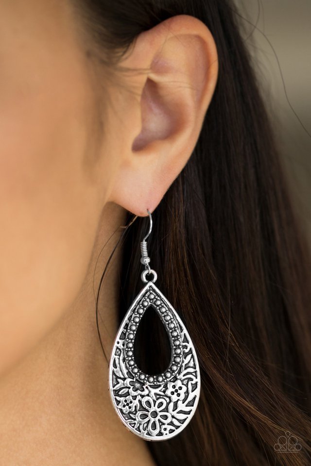 Paparazzi ♥ Spring Flinging - Silver ♥ Earrings