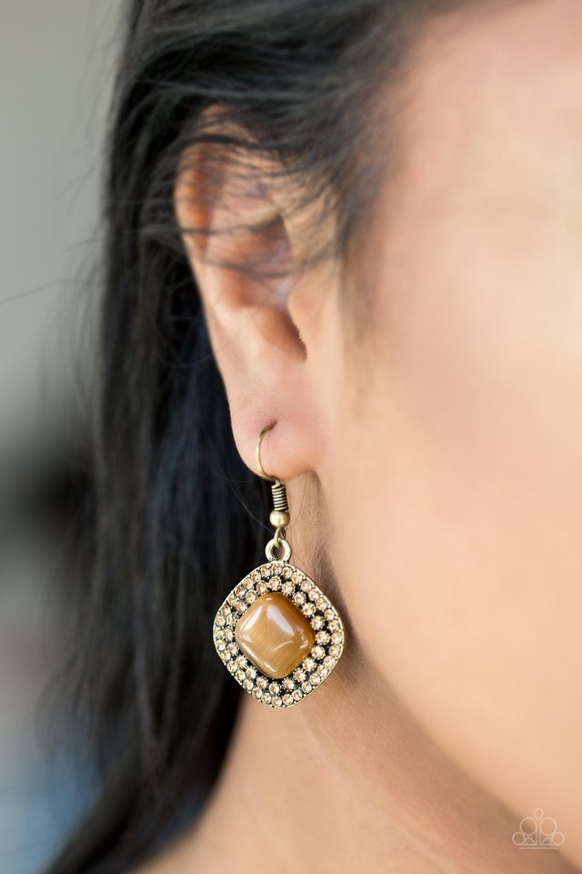 Paparazzi ♥ Glam Glow - Brass ♥ Earrings