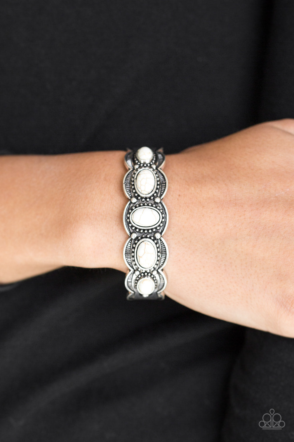 Paparazzi ♥ Desert Farer - White ♥ Bracelet