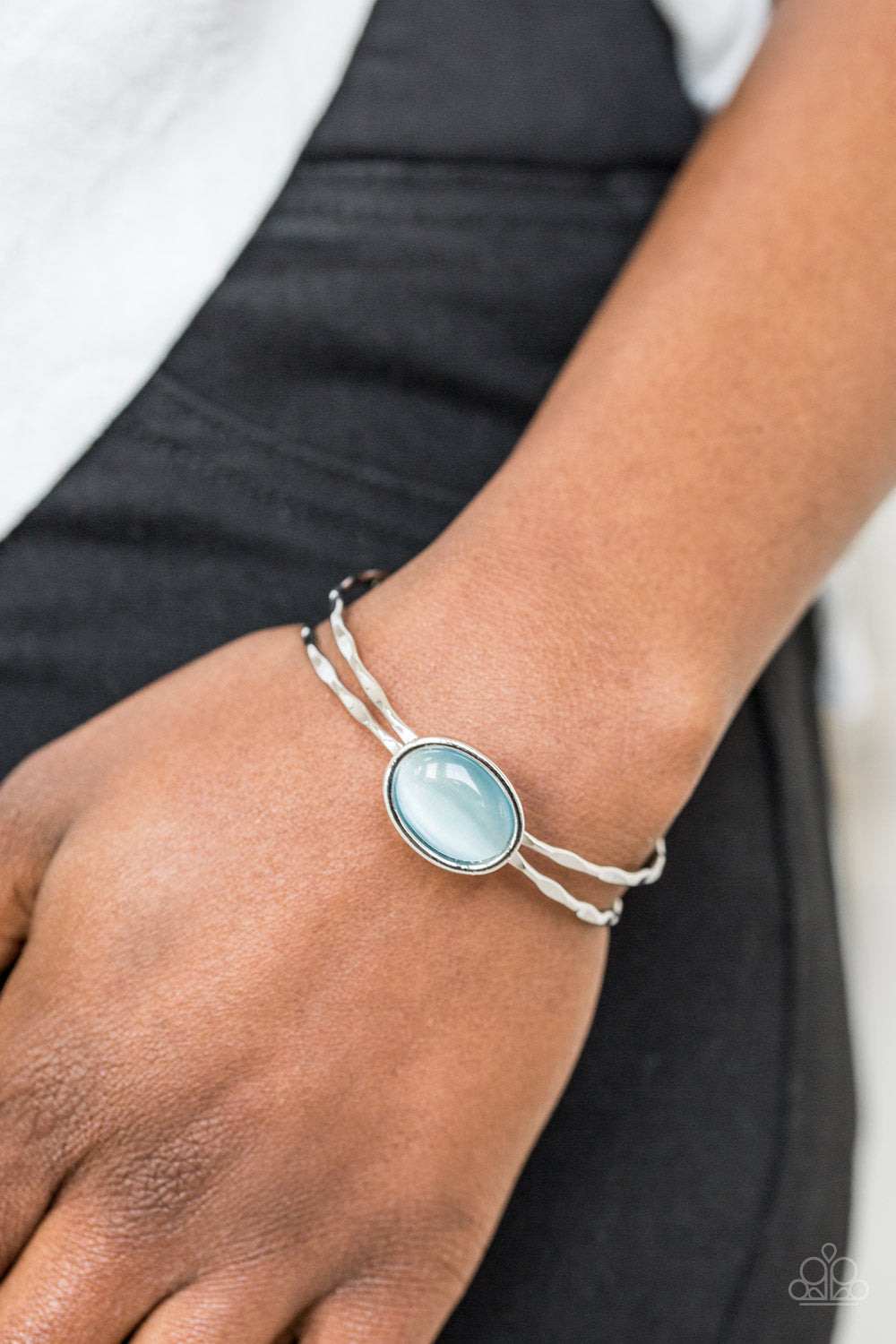 Paparazzi ♥ Lets Get Things GLOWING! - Blue ♥ Bracelet