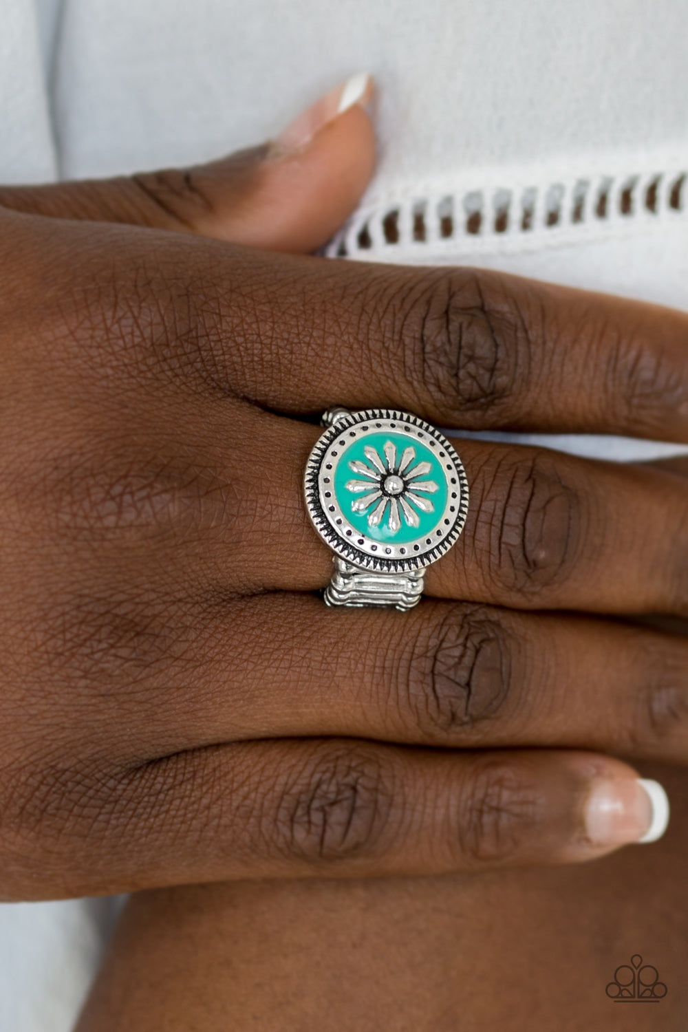 Paparazzi ♥ Free-Spirited Flower - Green ♥ Ring