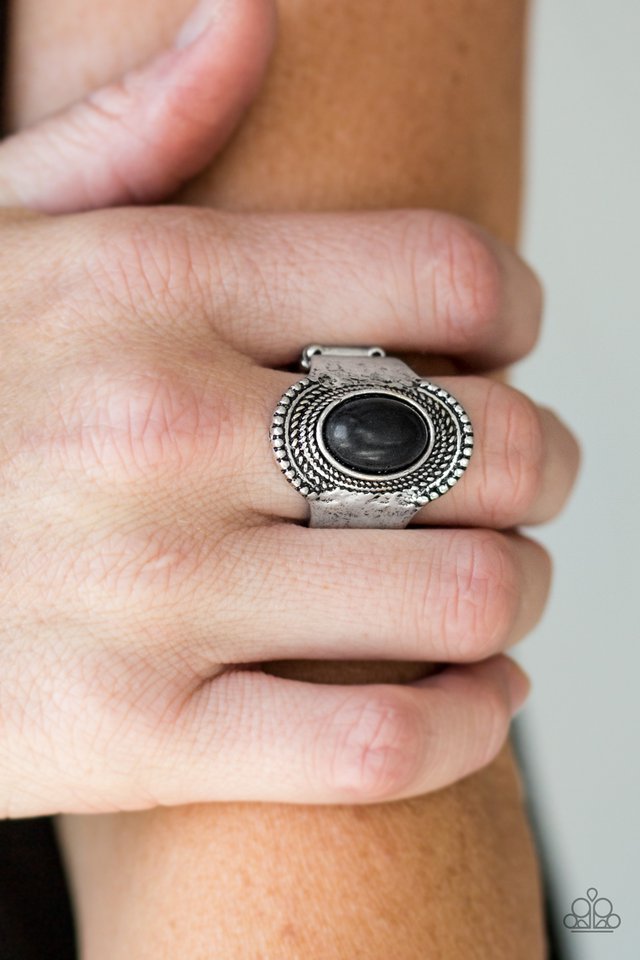 Paparazzi ♥ Modern Mesa - Black ♥ Ring
