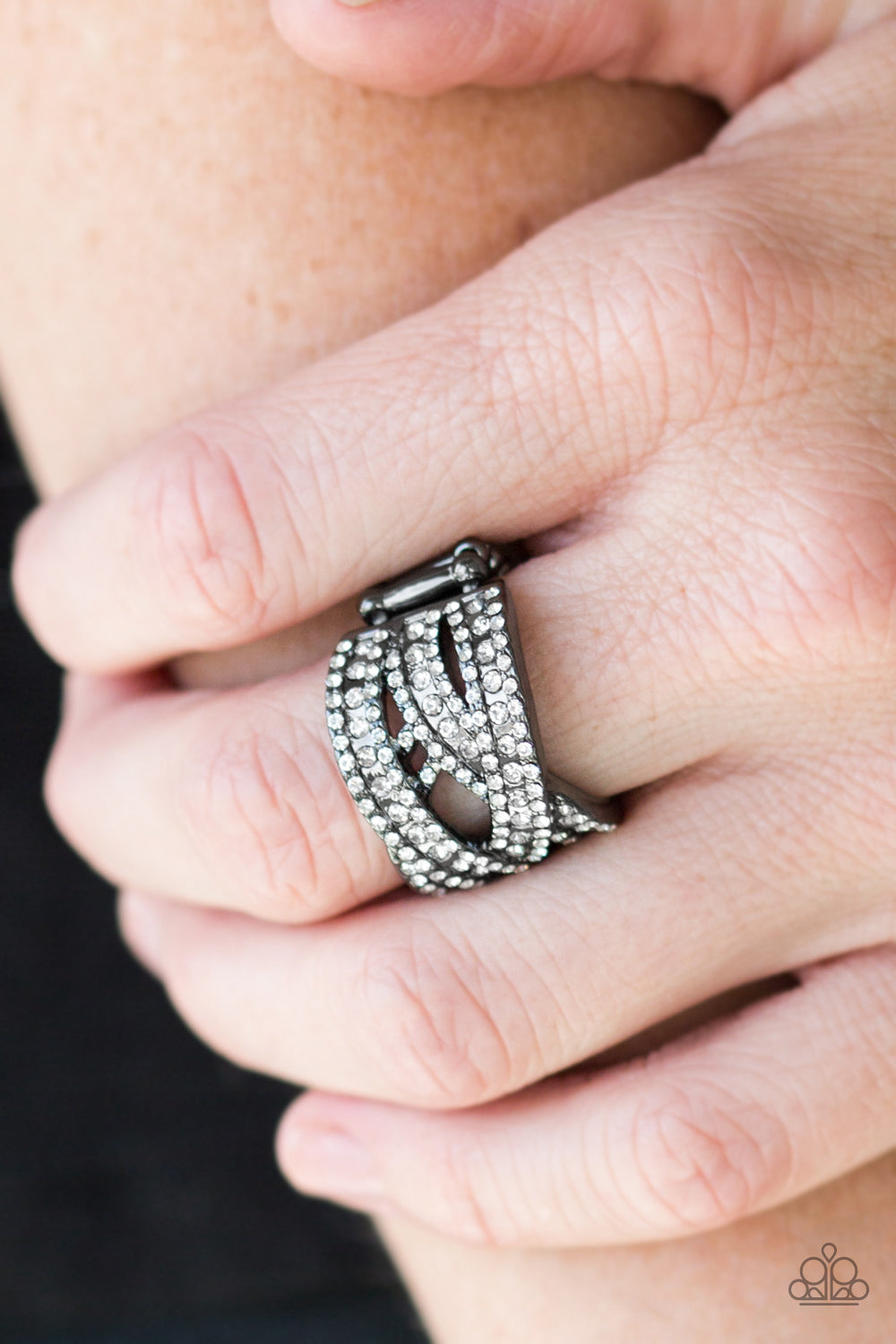 Paparazzi ♥ Back On The Glitter Track - Black ♥ Ring