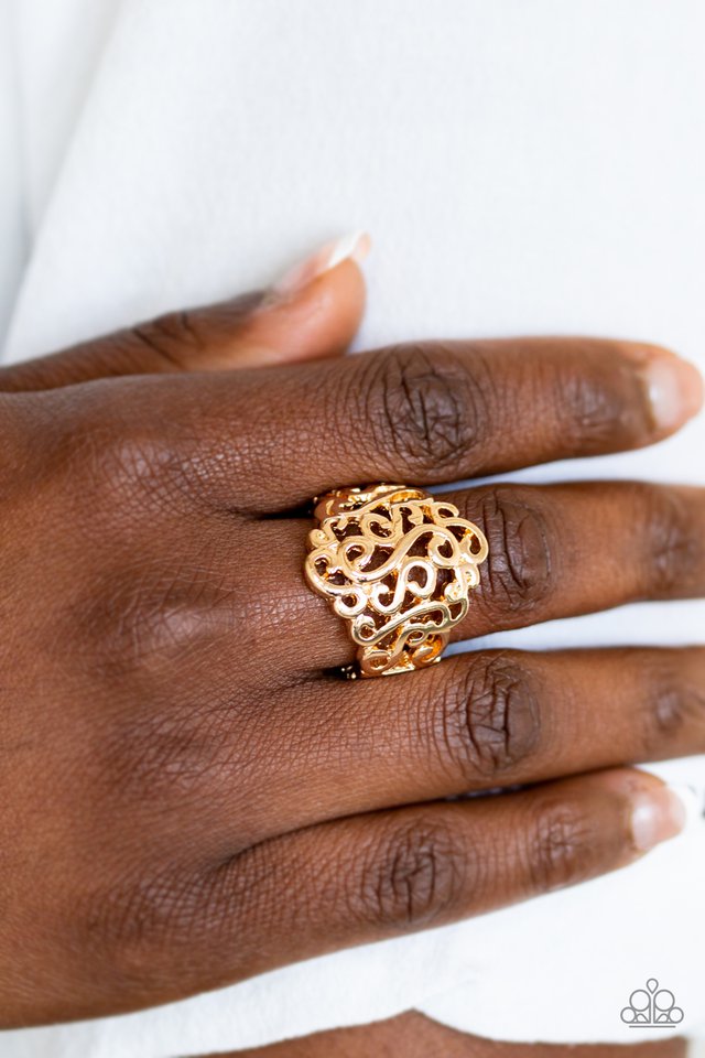 Paparazzi ♥ Dizzy Demure - Gold ♥ Ring