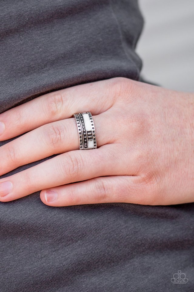 Paparazzi ♥ Super Summer - White ♥ Ring