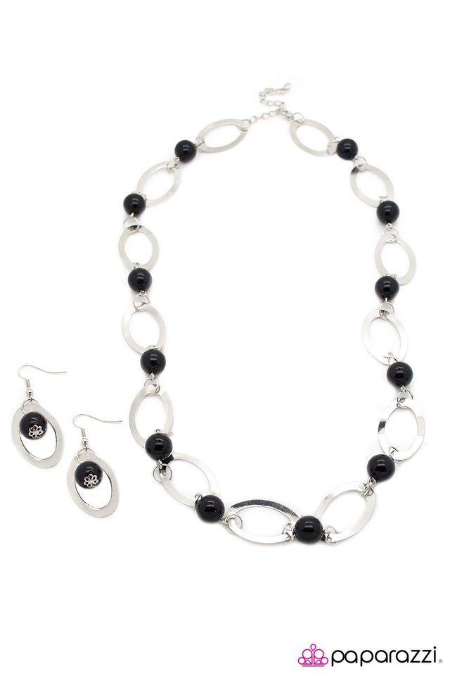 Paparazzi ♥ Leisurely Luminous - Black ♥ Necklace