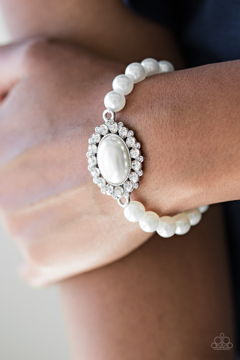 Paparazzi ♥ Starry-Eyed Starlet - White ♥ Bracelet
