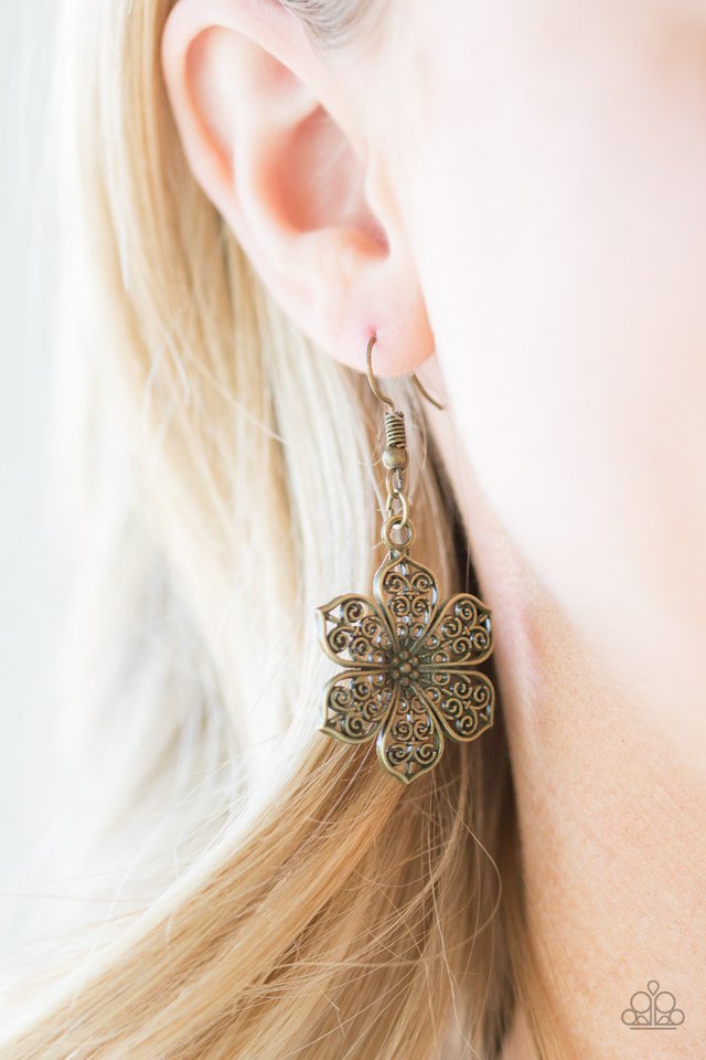 Paparazzi ♥ Island Maven - Brass ♥ Necklace