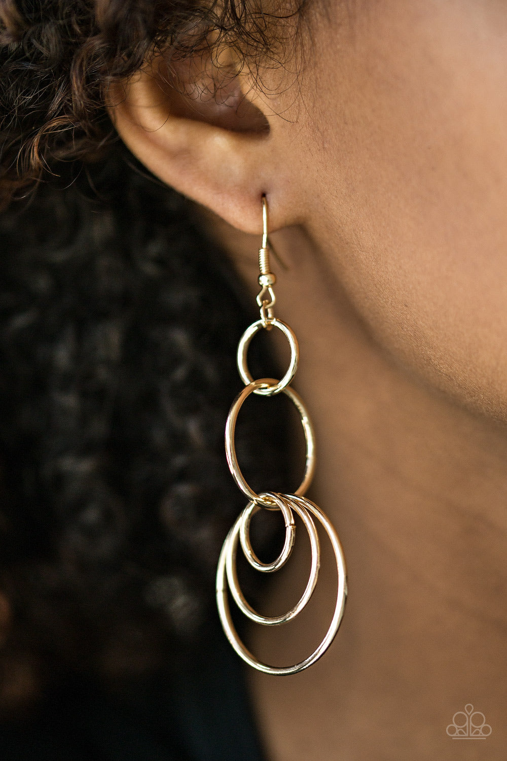Paparazzi ♥ Chic Circles - Gold ♥ Earrings