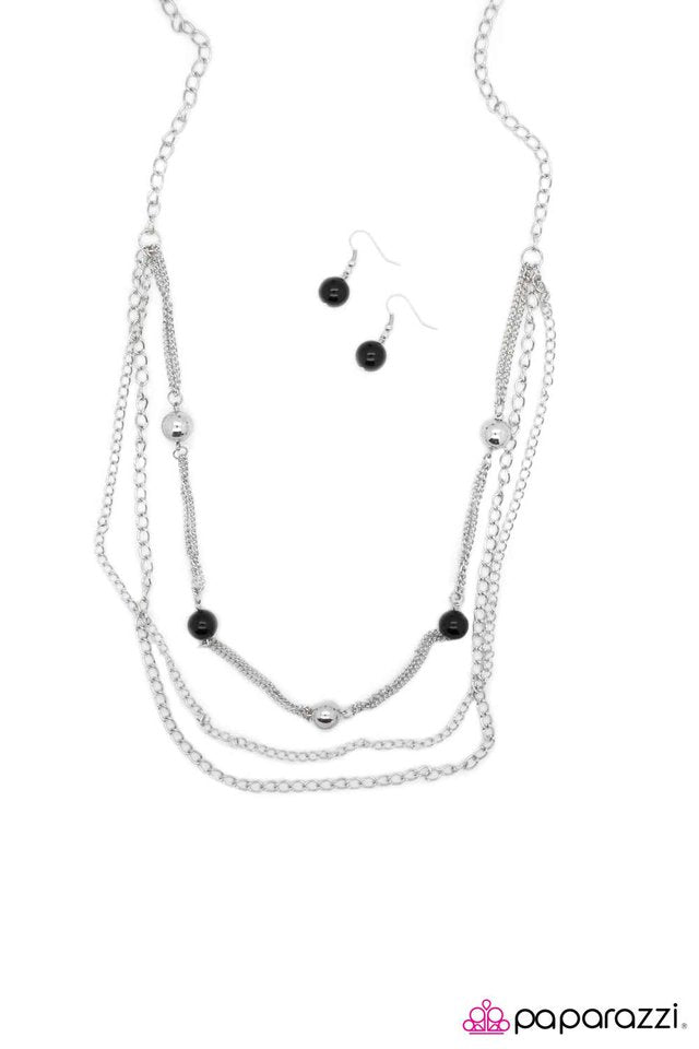 Paparazzi ♥ Leading Lady - Black ♥ Necklace