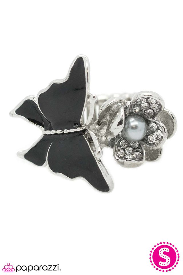 Paparazzi ♥ Floats Like A Butterfly - Black ♥ Ring