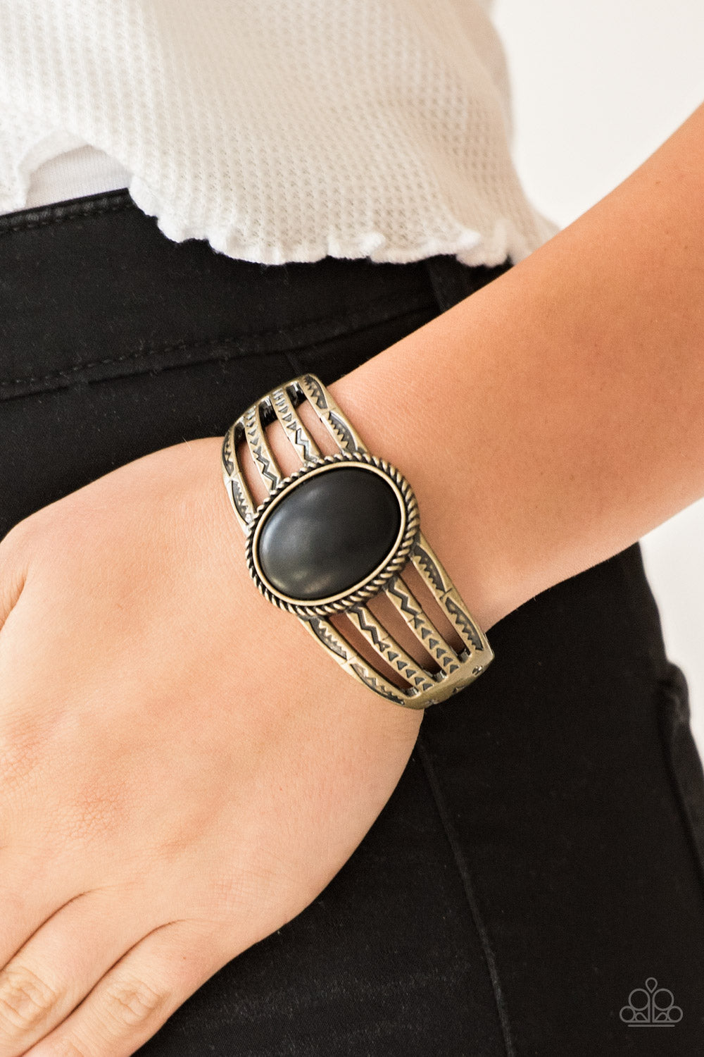 Paparazzi ♥ Desert Glyphs - Brass ♥ Bracelet