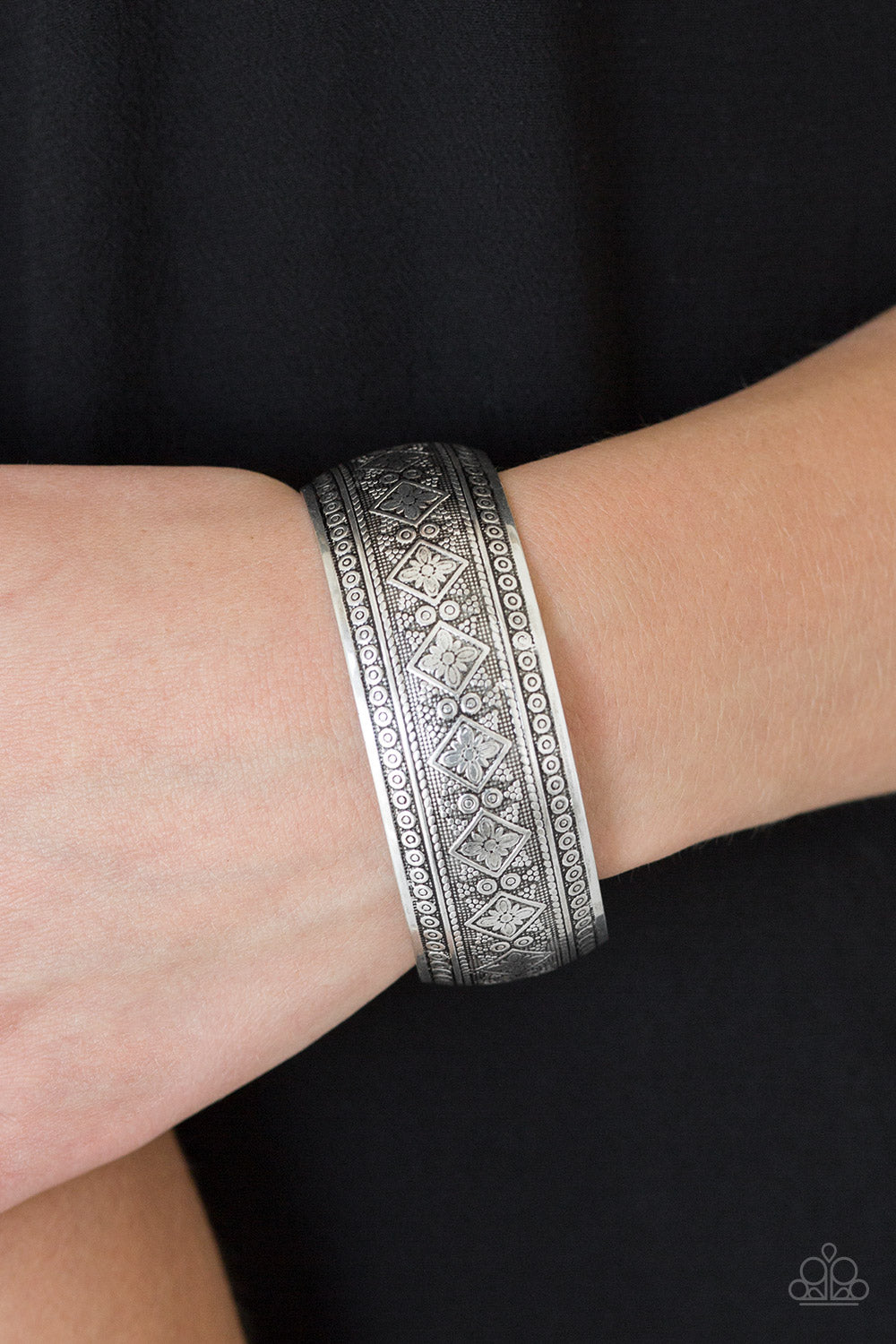 Paparazzi ♥ Gorgeously Gypsy - Silver ♥ Bracelet