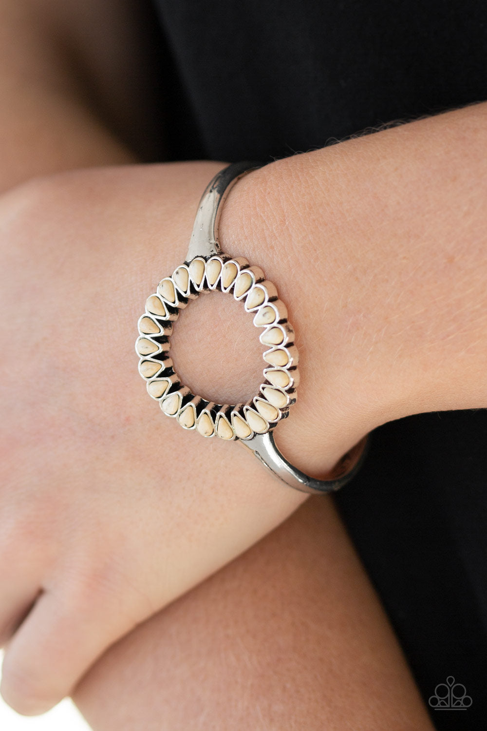 Paparazzi ♥ Divinely Desert - White ♥ Bracelet