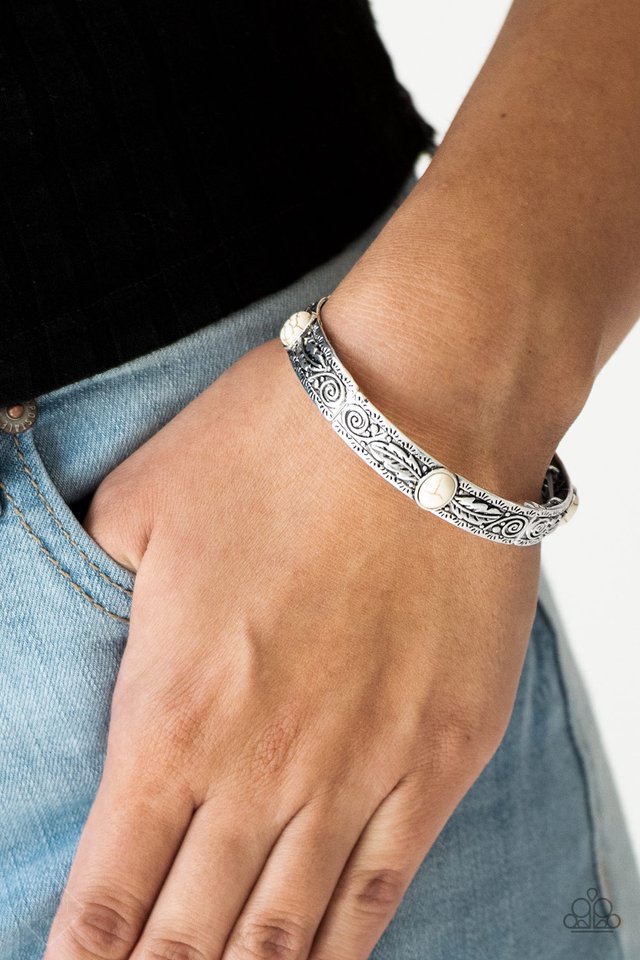 Paparazzi ♥ Wild West Story - White ♥ Bracelet