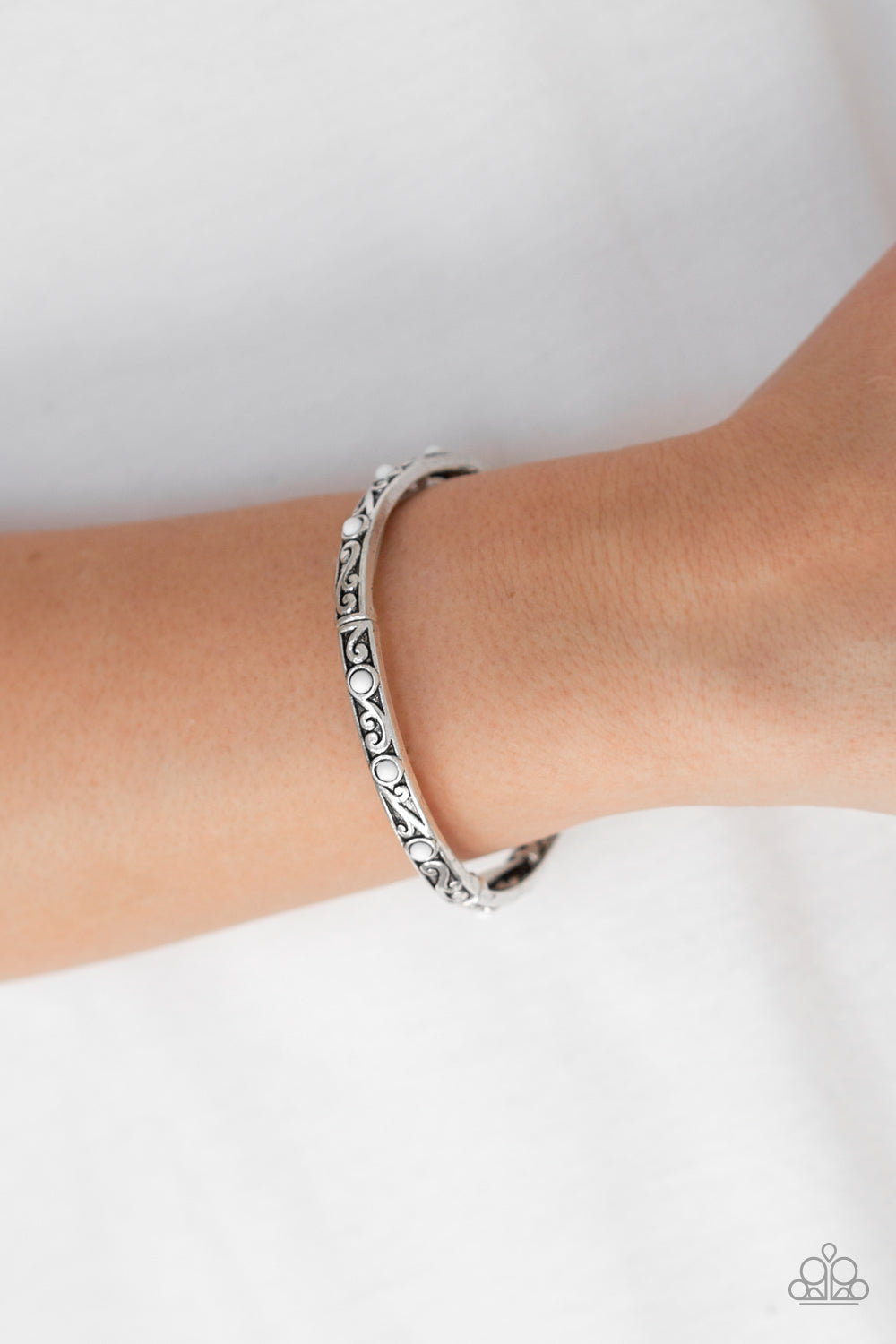Paparazzi ♥ Malibu Marvelous - White ♥ Bracelet
